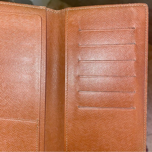 Louis Vuitton Wallet - Picture 10 of 15